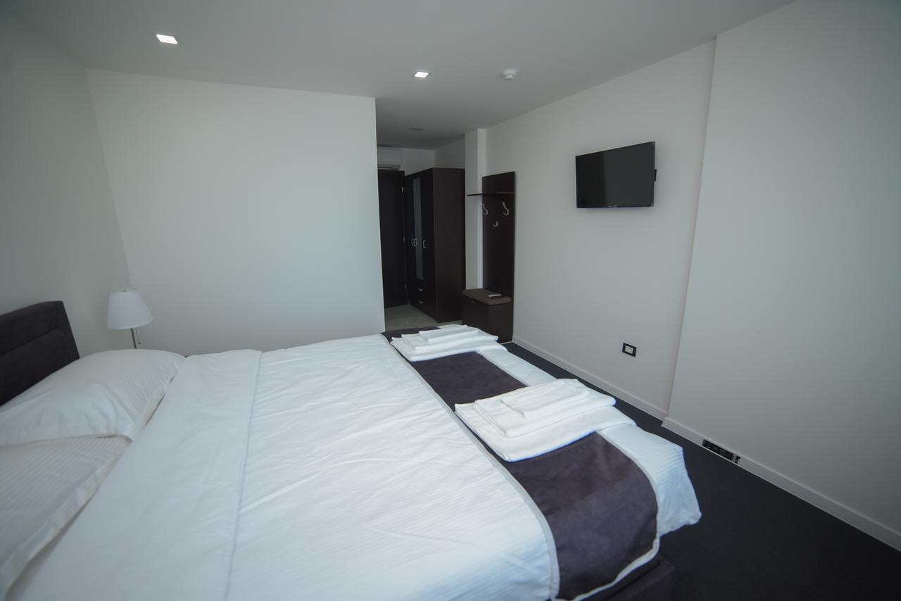 Motel Grand 大克拉杜沙 外观 照片