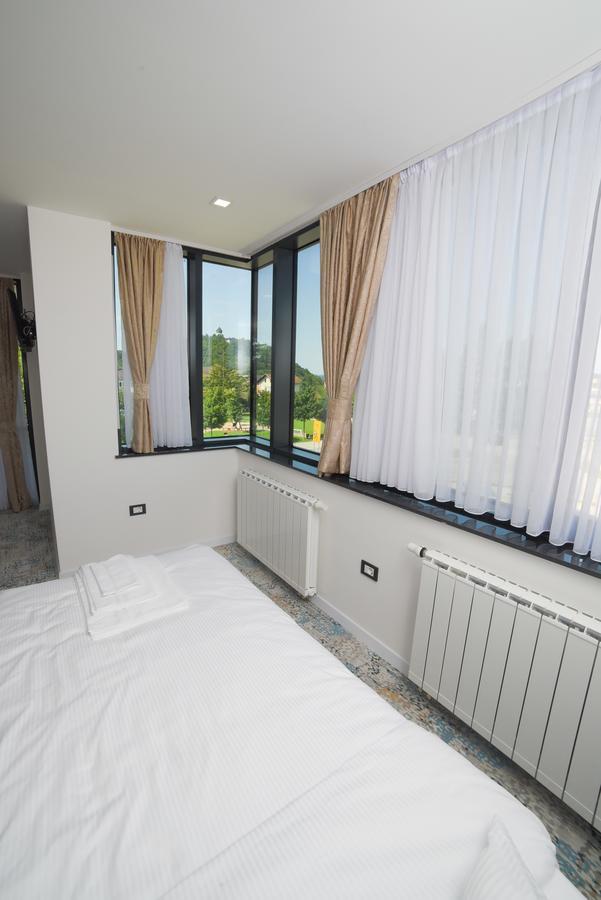 Motel Grand 大克拉杜沙 外观 照片